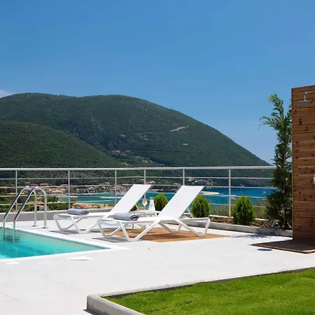 Omicron & White * Vasiliki (Lefkada)