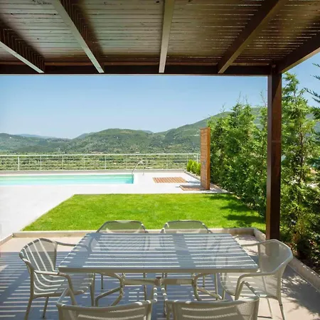 Villa Omicron & White