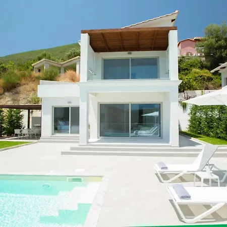 Omicron & White Vasiliki (Lefkada)