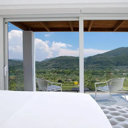 Omicron & White Vasiliki (Lefkada)