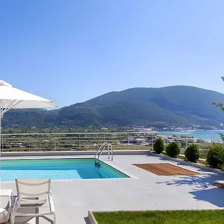 Villa Omicron & White *